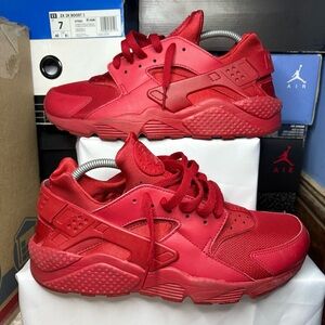 Size 10.5 - Nike Air Huarache Triple Red